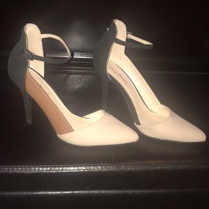 Anne Michelle Black & Brown Colorblock Heels